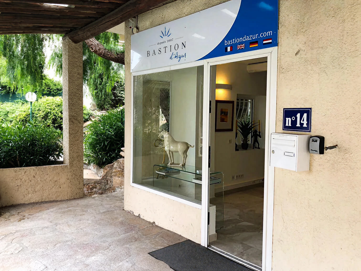 bastion dazur devanture